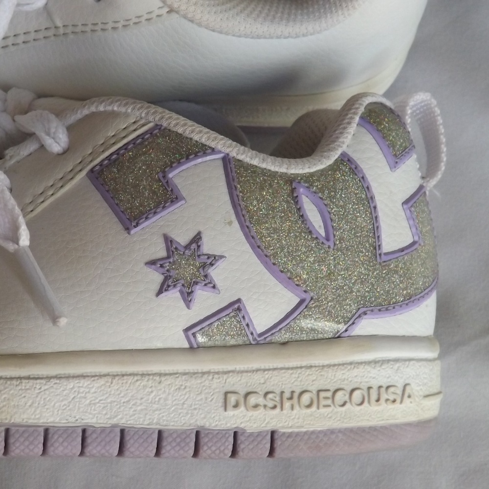 DC Shoes USA Girl's Youth size 2